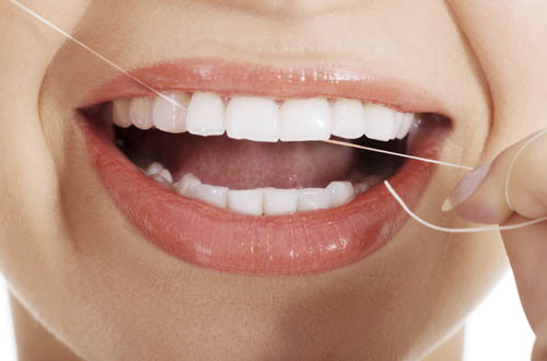 Estética dental en Picassent. Sonrisa hilo dental